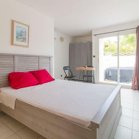 Superbe Studio Avec Jacuzzi Prive Apartment Sainte-Anne Ngoại thất bức ảnh