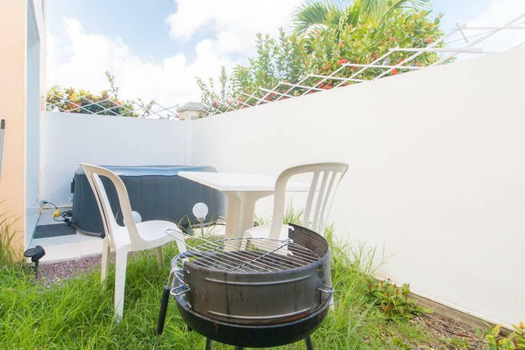 Superbe Studio Avec Jacuzzi Prive Apartment Sainte-Anne Ngoại thất bức ảnh