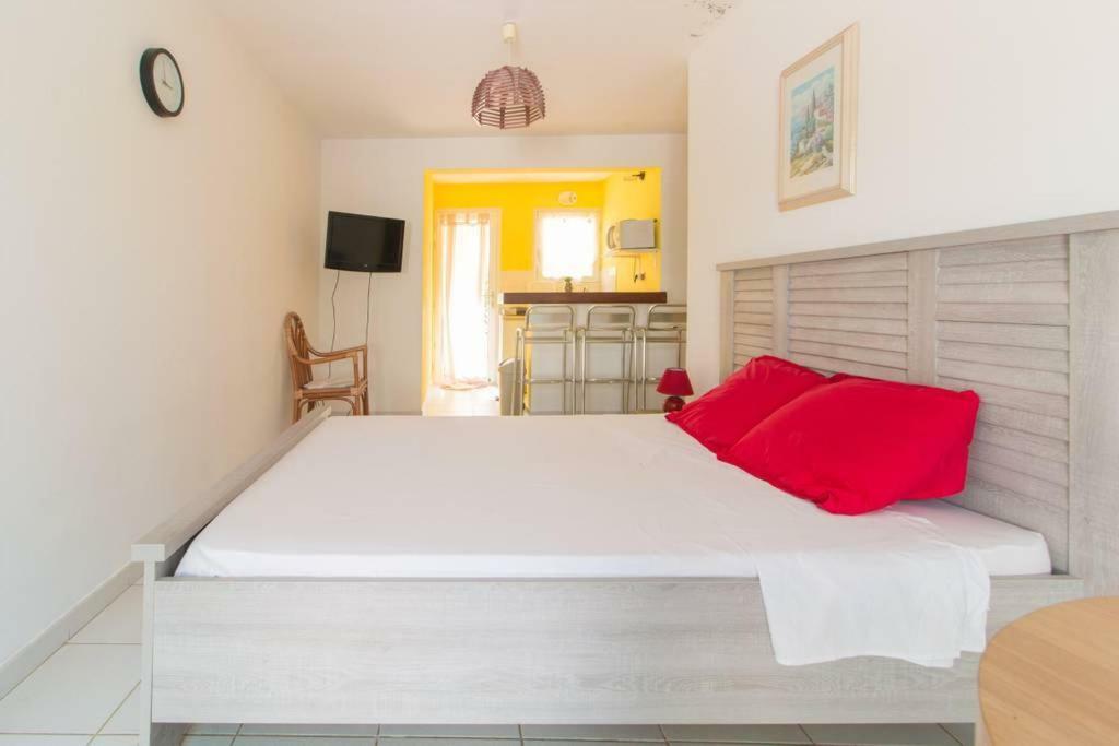 Superbe Studio Avec Jacuzzi Prive Apartment Sainte-Anne Ngoại thất bức ảnh