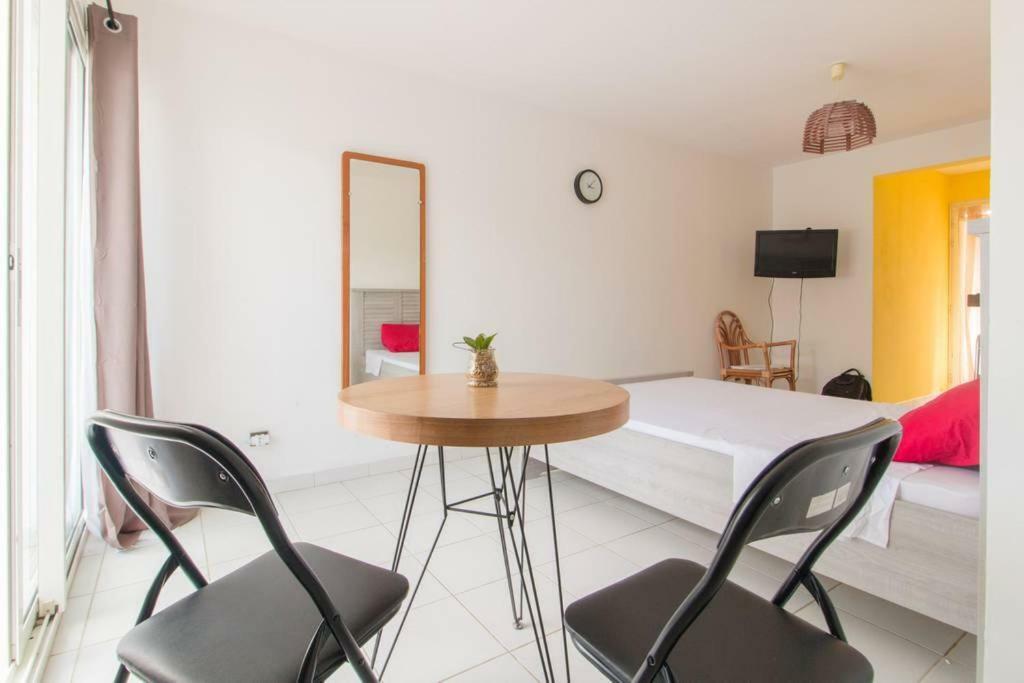Superbe Studio Avec Jacuzzi Prive Apartment Sainte-Anne Ngoại thất bức ảnh